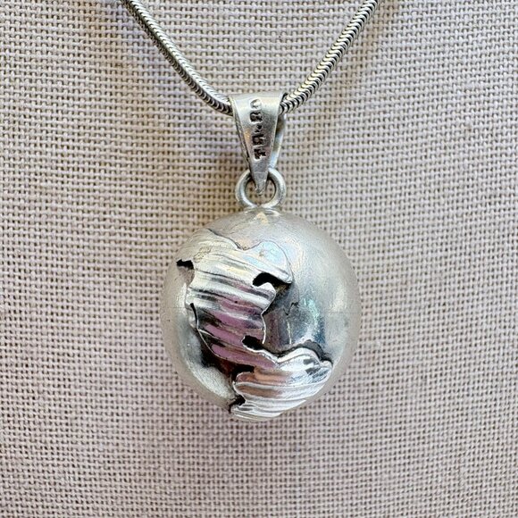VTG Solid Sterling Silver 925 Globe Earth Pendant Necklace Size 18" Length - Picture 3 of 13